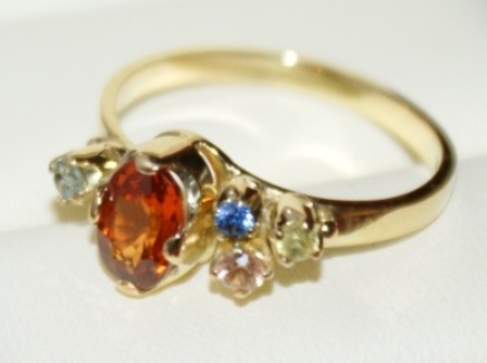 Zlatý prsteň,18 karátov.Autorsky šperk.